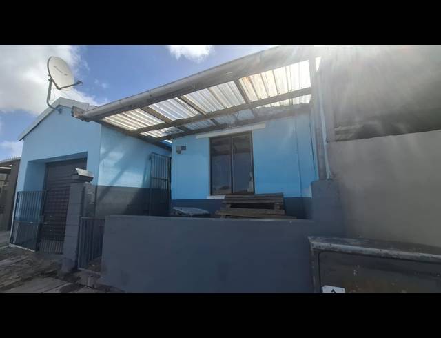 2 BEDROOM FREEHOLD FOR SALE IN LENTEGEUR